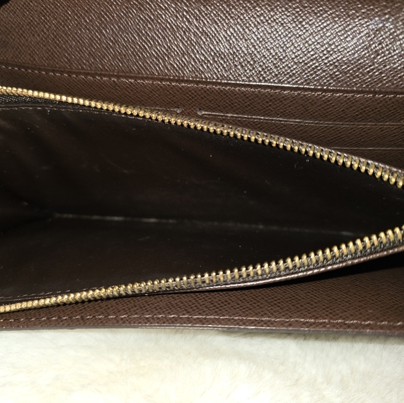 LOUIS VUITTON Damier Ebene Sarah Wallet - Picture 11 of 15